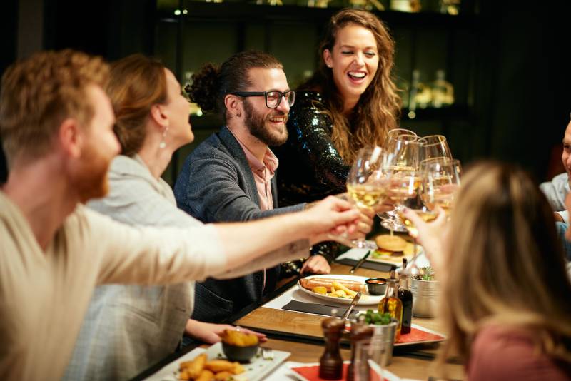 Réserver dans un restaurant pour manger avec un groupe de personne à Château-Gombert